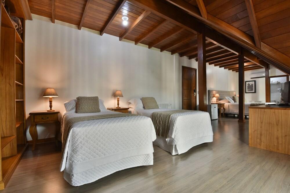 Micheline Tricot - Ao Lado Da Rua Coberta Hotel 4*