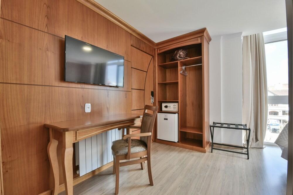 Micheline Tricot - Ao Lado Da Rua Coberta Hotel 4*